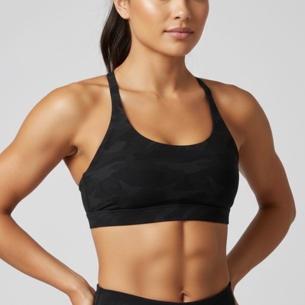 Vuori Yosemite Women's Sports Bra in Black Camo Size Large